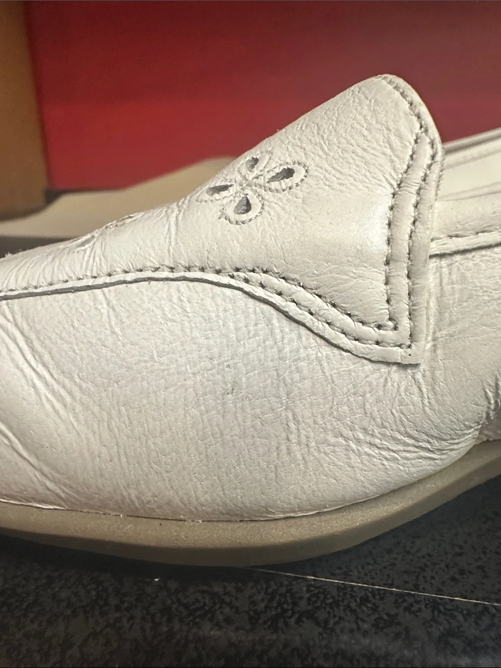 Dr Scholl’s White Leather Loafers Floral Pattern Cutouts Women’s Size 7.5M